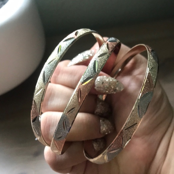 Tri-tone 14k Gold plated bangles - Picture 2 of 5